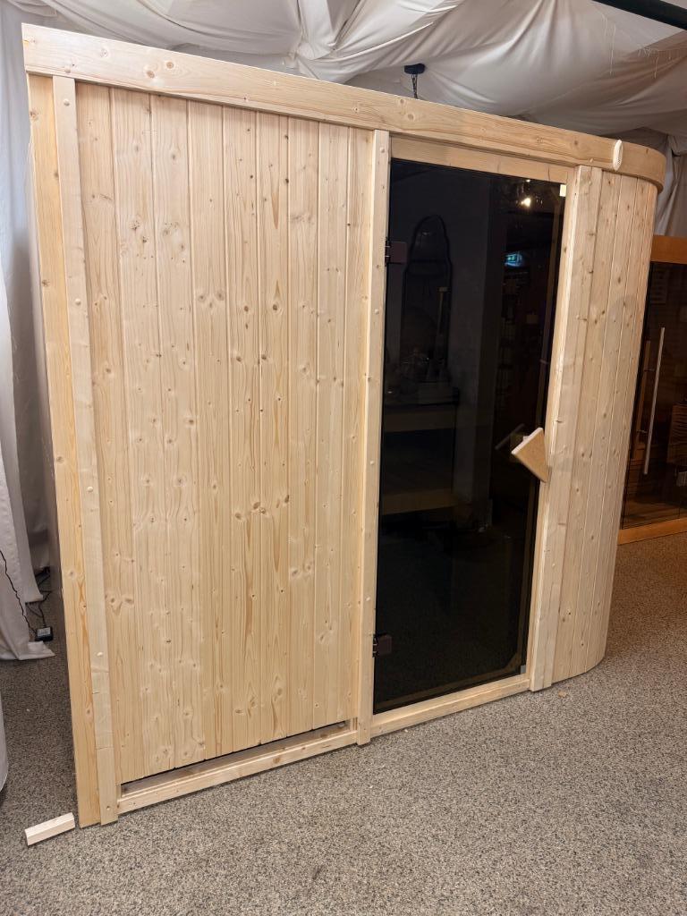 Karibu | Titania 4 Sauna - SHOWROOMMODEL, Ophalen, Zo goed als nieuw, Fins of Traditioneel, Complete sauna