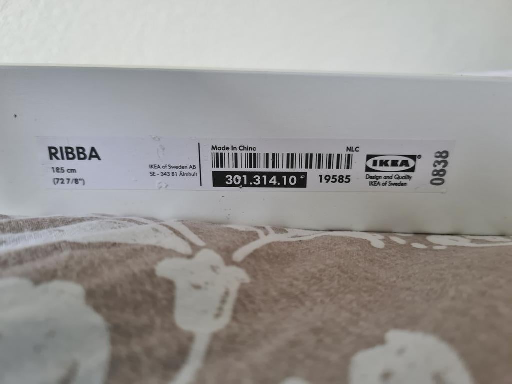 Ribba schilderijplank IKEA, Ophalen