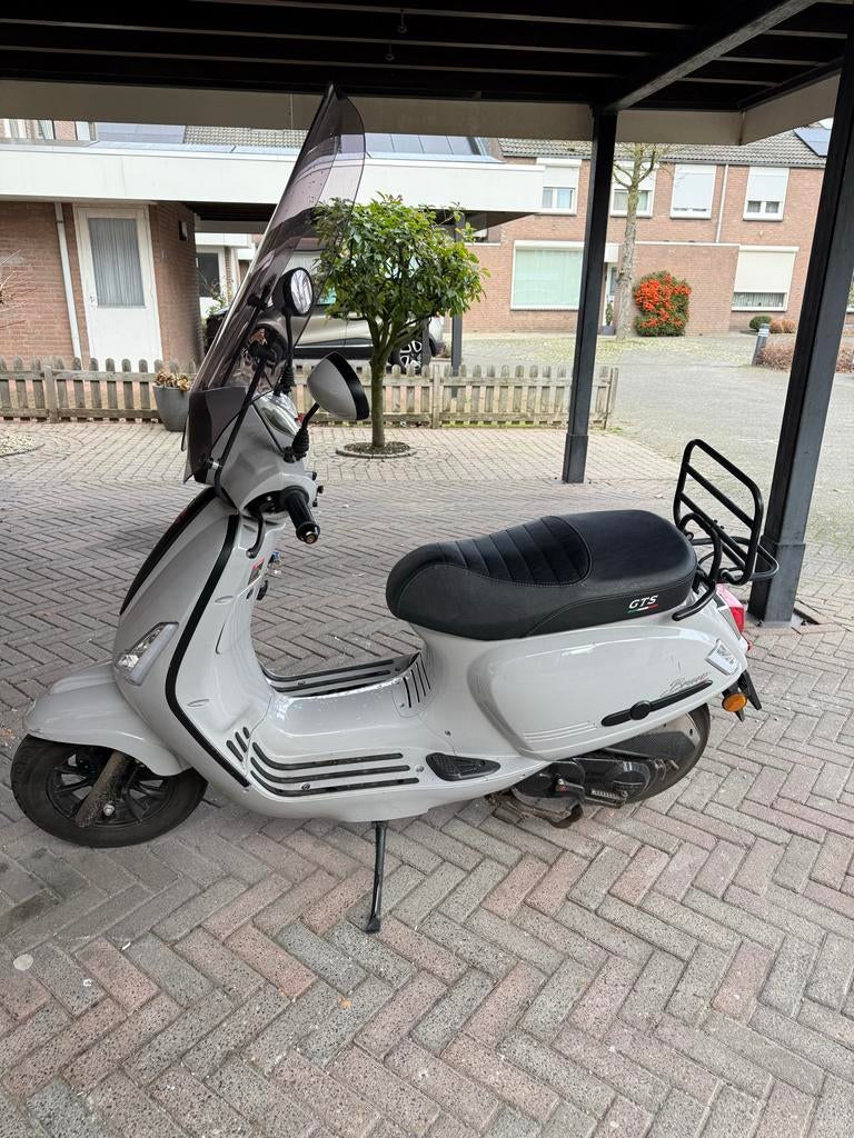 GTS bravo scooter, Fietsen en Brommers, Scooters | Overige merken, Ophalen, Zo goed als nieuw, Maximaal 45 km/u, Benzine