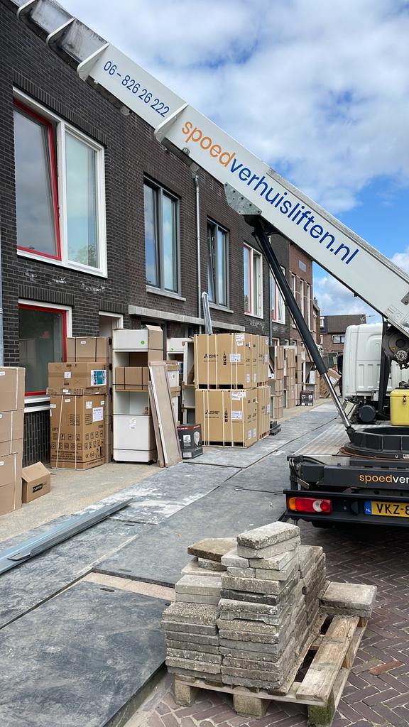 Foto 8 van Verhuislift huren | Ladderlift / Meubellift met bediening