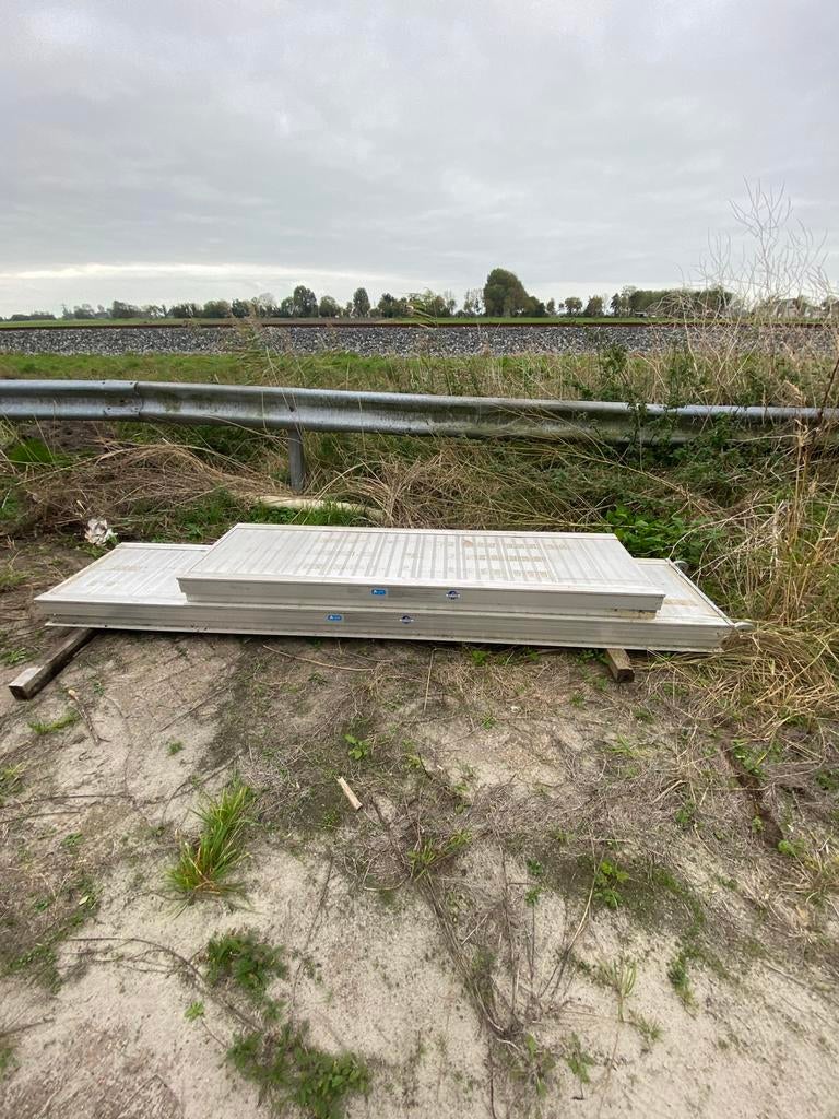 loopbrug 2 mtr met deukje in loopvlak., Doe-het-zelf en Verbouw, Steigers, Ophalen, Gebruikt, Overige typen, Minder dan 2 meter