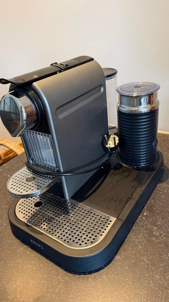 Krups Nespresso koffiemachine + melkopschuimer, Ophalen of Verzenden, Zo goed als nieuw, Koffiemachine