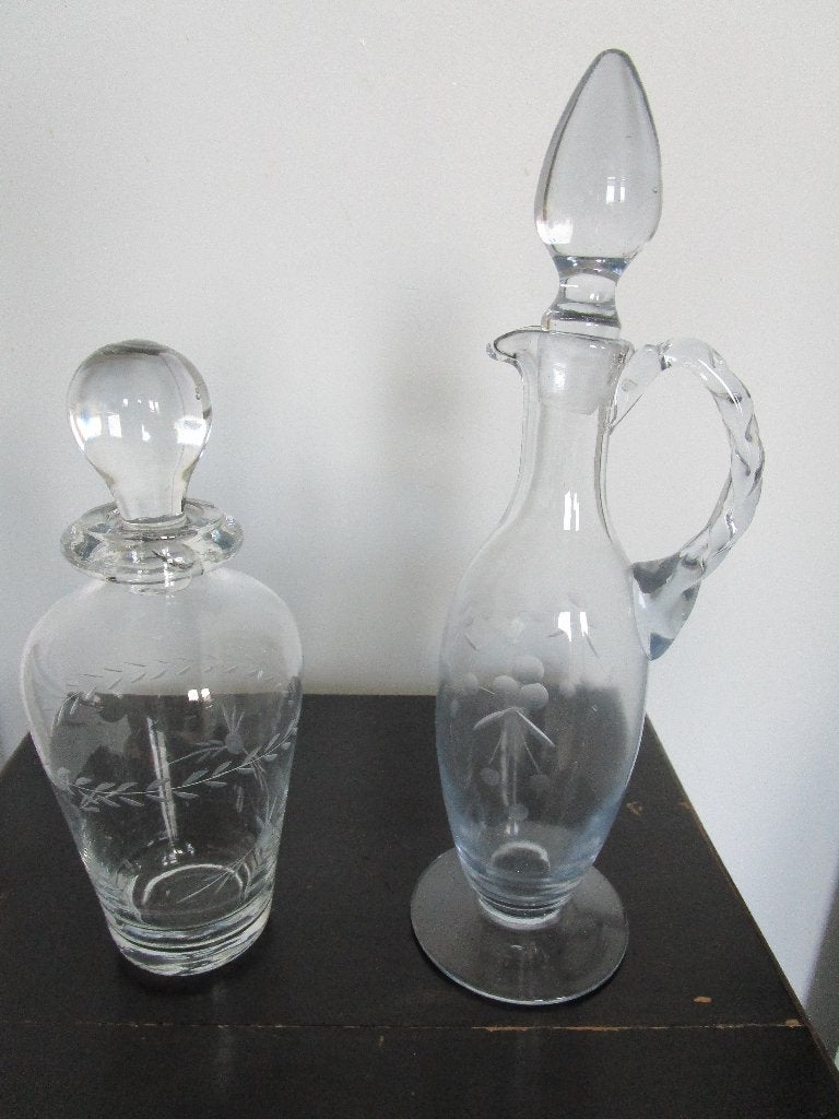 2 antieke kristal  karafjes met bloemmotief geslepen, Antiek en Kunst, Antiek | Glas en Kristal, Verzenden