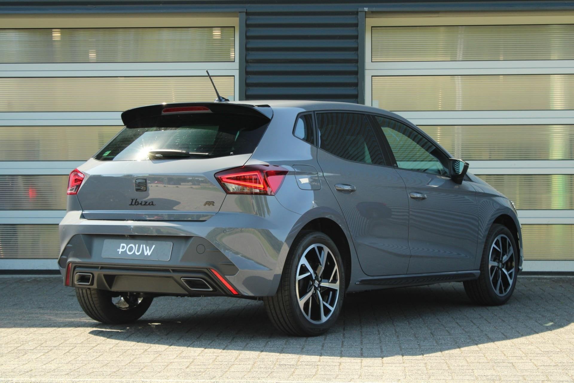 SEAT Ibiza 1.0 EcoTSI 95pk FR Business Connect | Panoramadak, Voorwielaandrijving, 12 maanden, Stof, 95 pk
