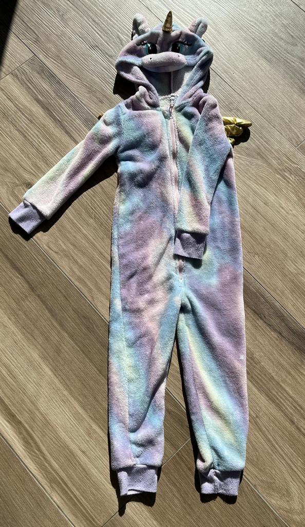 Onesie Unicorn, maat 98. Huisdier- en rookvrij., Ophalen of Verzenden, Zo goed als nieuw, Maat 38/40 (M)