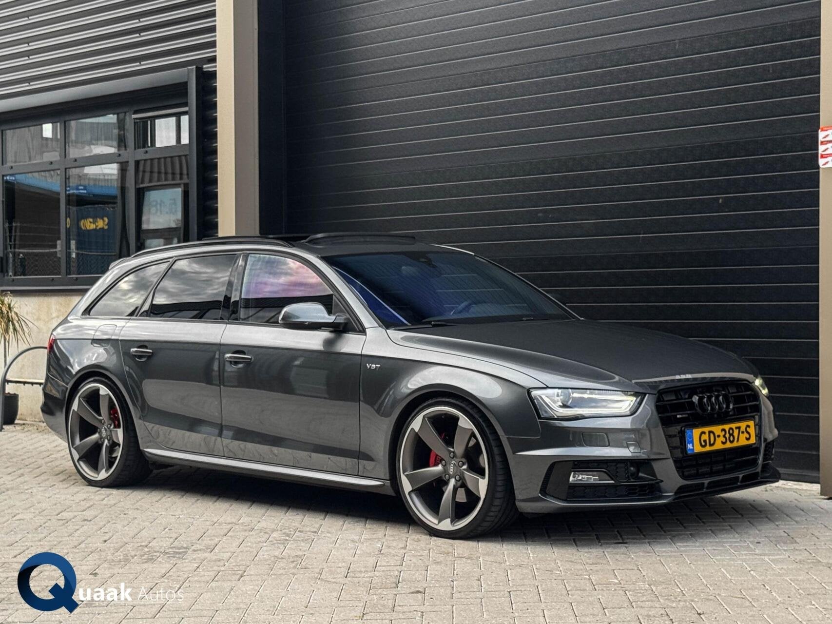 Audi A4 3.0 TDI Quattro S-Line Competition | PANO | TREKHAAK, Auto's, Automaat, Euro 5, Gebruikt, 1700 kg