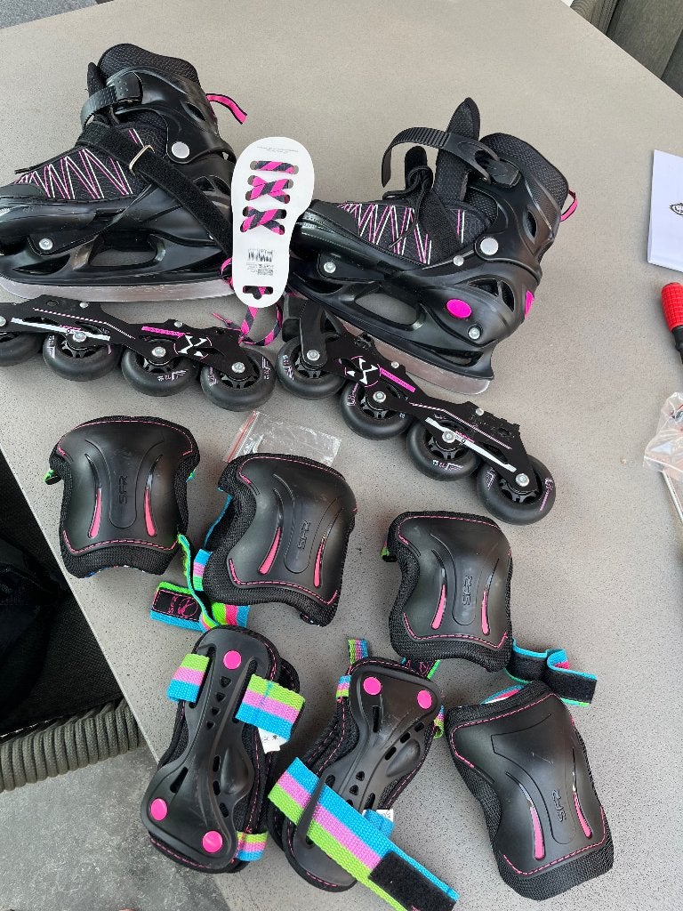 Meegroei skeelers/ schaatsen zwart met een beetje roze, Ophalen, Gebruikt