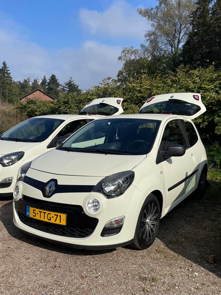 Renault Twingo 1.2 16v 75pk 2014 - vanille met nieuwe APK, Voorwielaandrijving, 74 pk, 4 cilinders, 4 stoelen