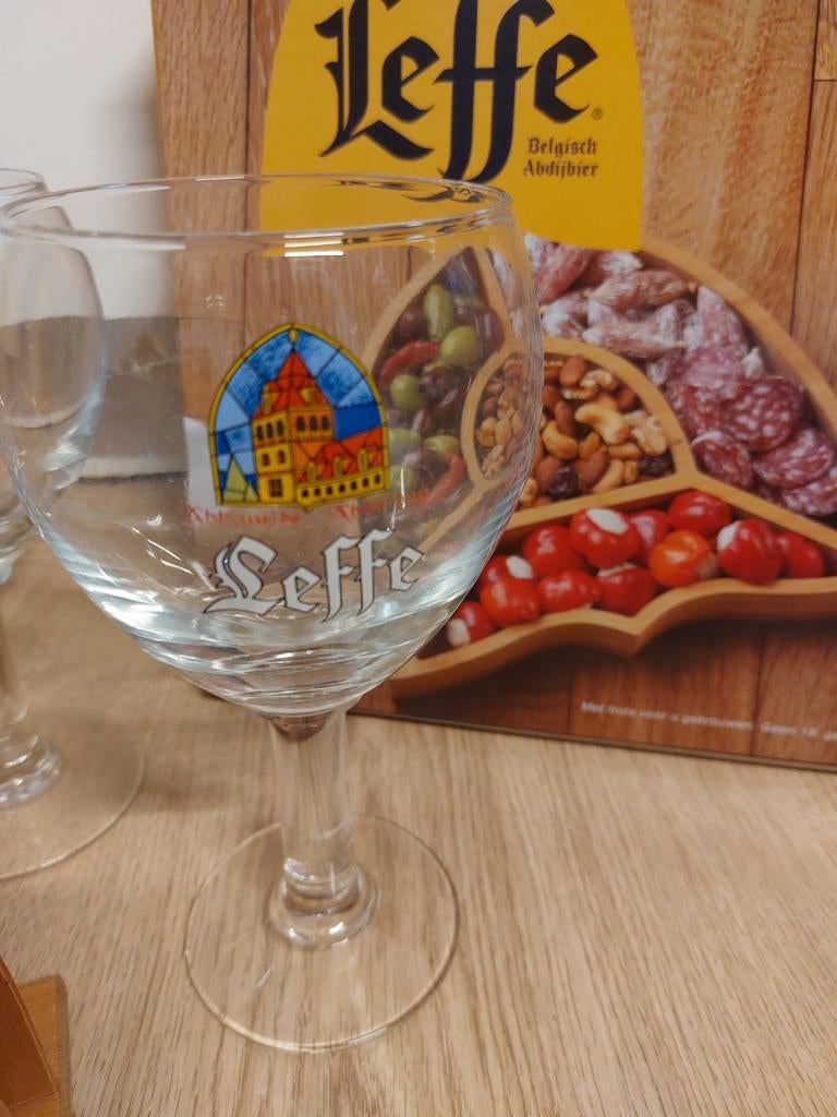 Leffe glazen, borrelplank en viltjes houder, Verzamelen, Glas en Borrelglaasjes, Ophalen of Verzenden, Borrel- of Shotglas