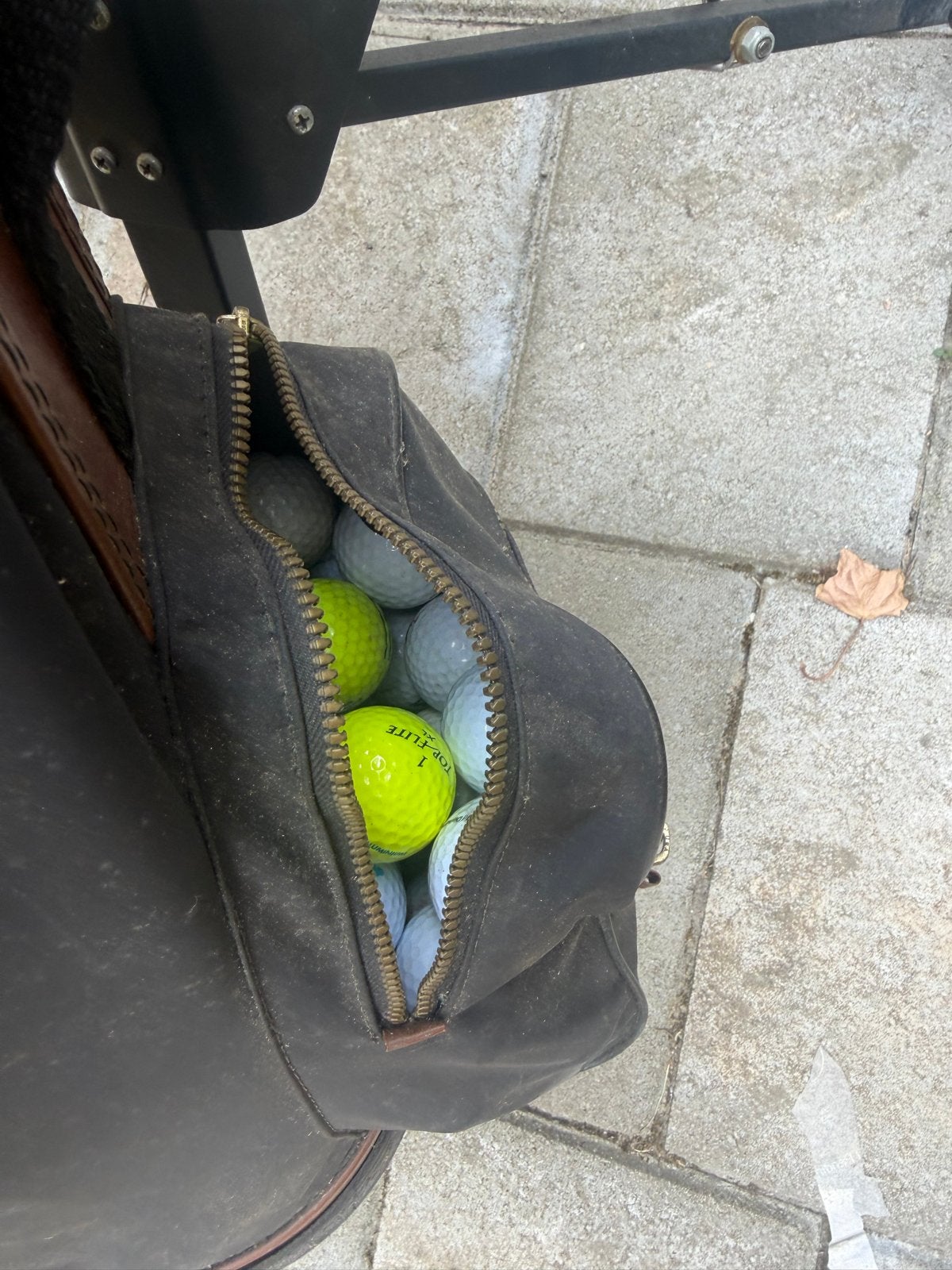 Golftas met opvouwbare trolley en diverse clubs, Ophalen, Gebruikt, Tas, Overige merken