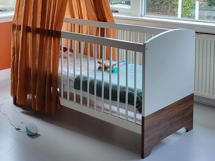 Mooi ledikant 140x70cm met uitneembare spijlen, Ophalen, Gebruikt, Ledikant