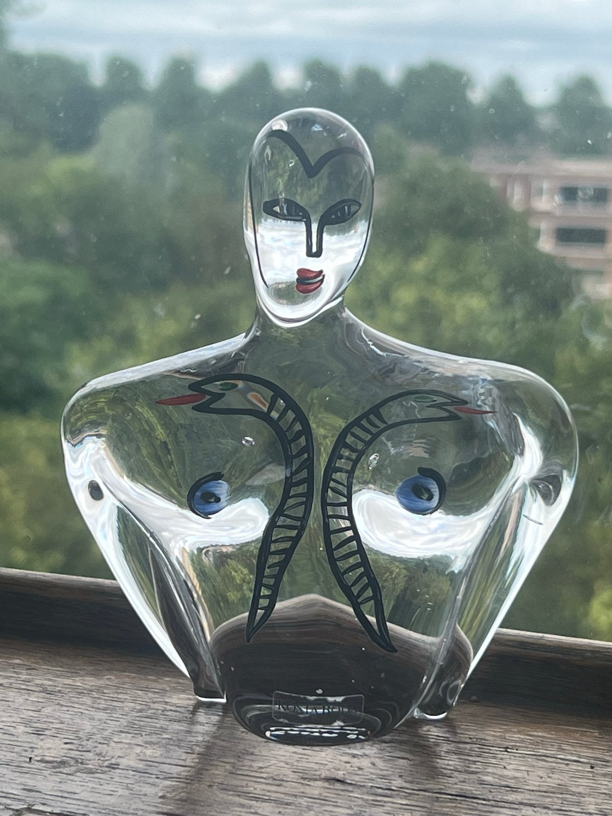 Kosta Boda ‘Husgod’ glazen beeld vrouw Hydman-Vallien, Antiek en Kunst, Glas, Ophalen of Verzenden, 20 - 50 cm, Beeld