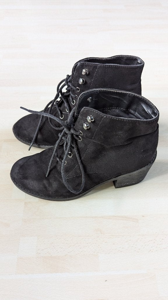 Lage zwarte suede laarsjes maat 40 van Even & Odd, Zwart, Lage of Enkellaarzen, Ophalen of Verzenden, Zo goed als nieuw