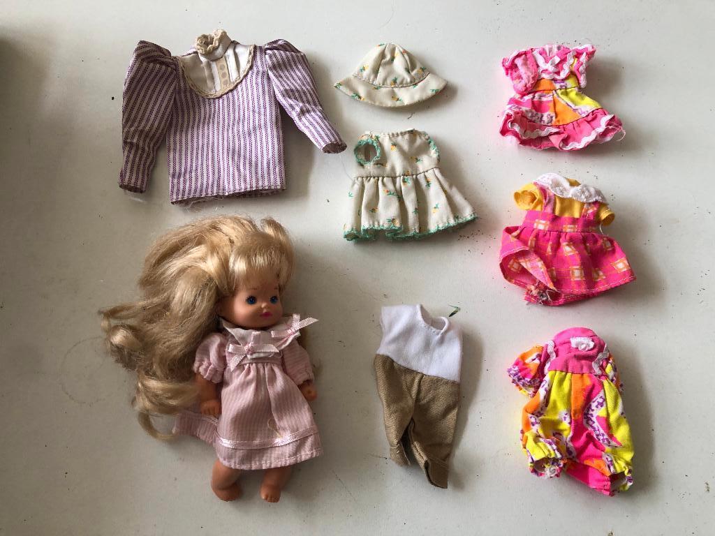 barbie toddler heart family met kleding 1976, Ophalen of Verzenden, Zo goed als nieuw, Kleertjes