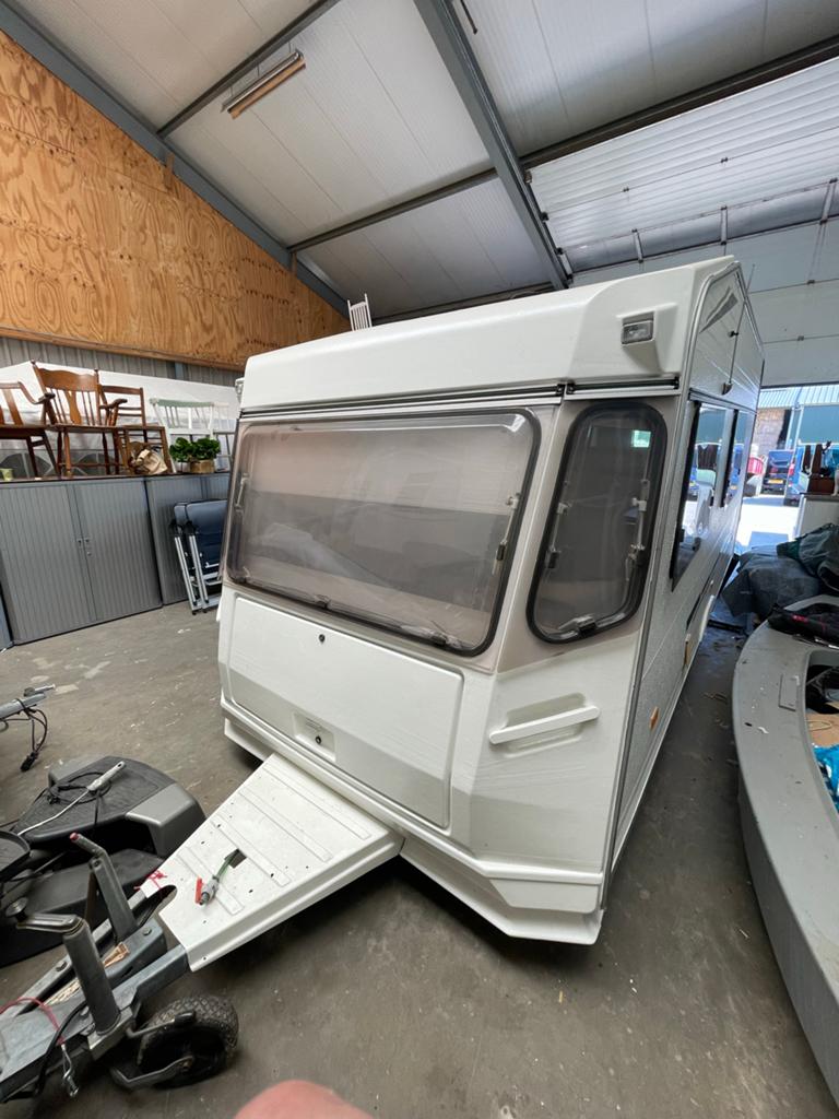 Sfeervolle Chateau | gerenoveerd | klaar voor vakantie, Caravans en Kamperen, Caravans, Chateau, Rondzit, 750 - 1000 kg, Particulier