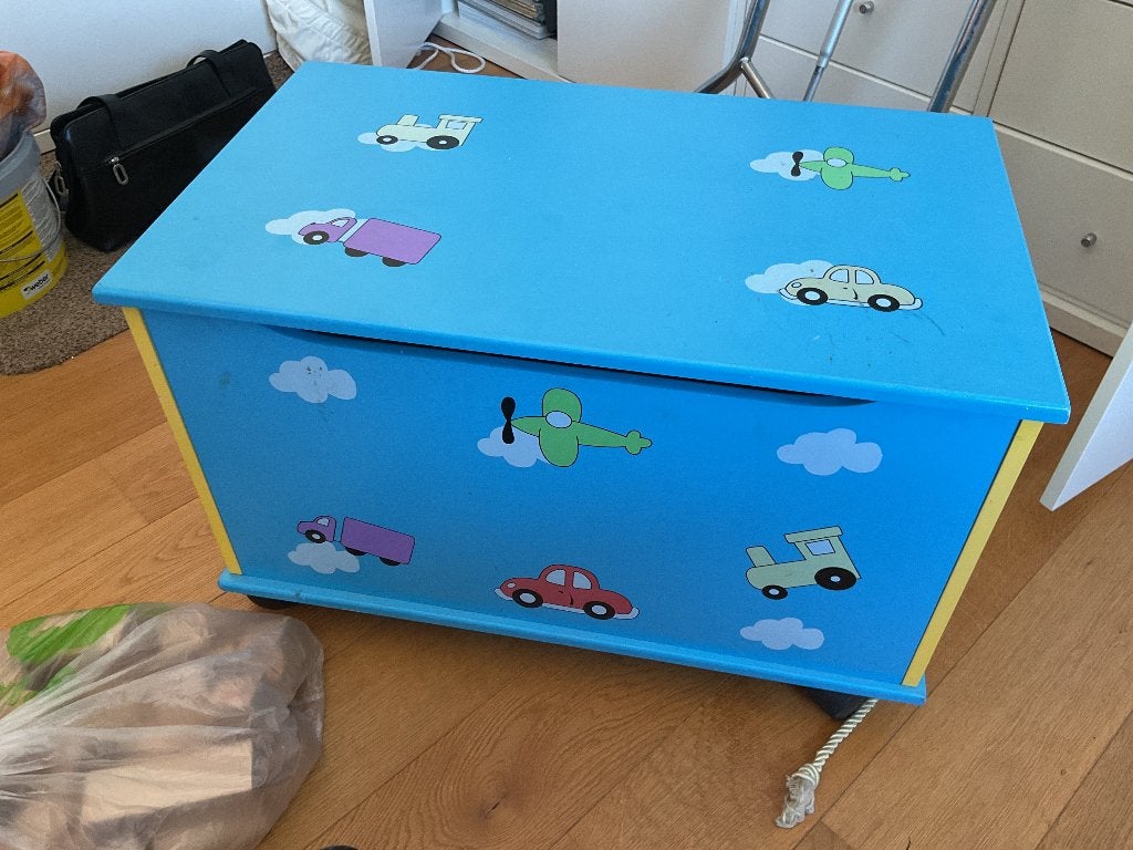 Speelgoedkist met speelgoed, Ophalen, Zo goed als nieuw, Meubelstuk of Keukentje