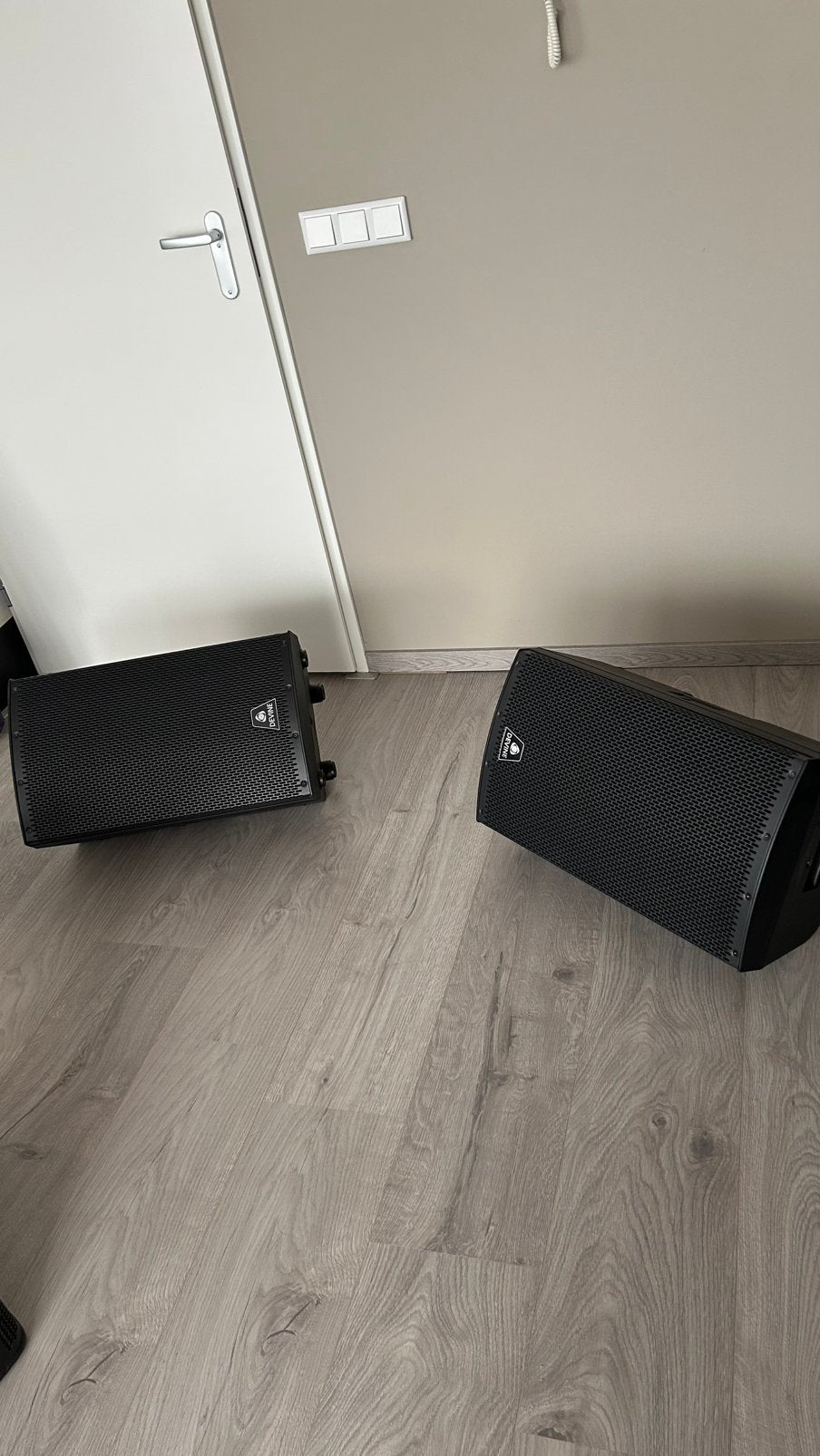 Devine Onyx 12A (set van 2) monitor speakers (rcf, qsc), Zo goed als nieuw, 120 watt of meer, Front, Rear of Stereo speakers, Ophalen