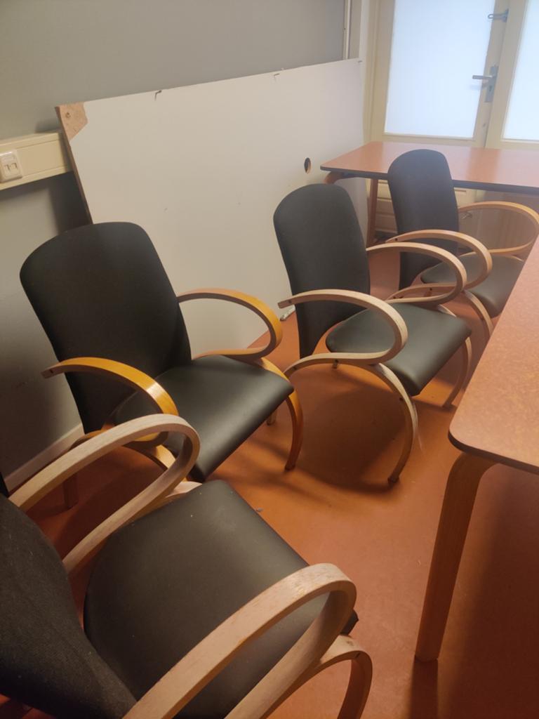 Grote set stoelen, gratis af te halen in Wijchen, Huis en Inrichting, Stoelen, Gebruikt, Zwart, Ophalen of Verzenden, Stof