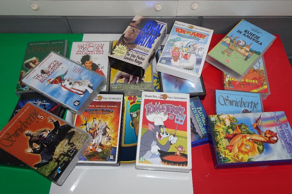 17 top klassiekers op vhs, Kuifje, Swiebertje, Tom & Jerry.., Cd's en Dvd's, VHS | Film, Gebruikt, Overige genres, Alle leeftijden