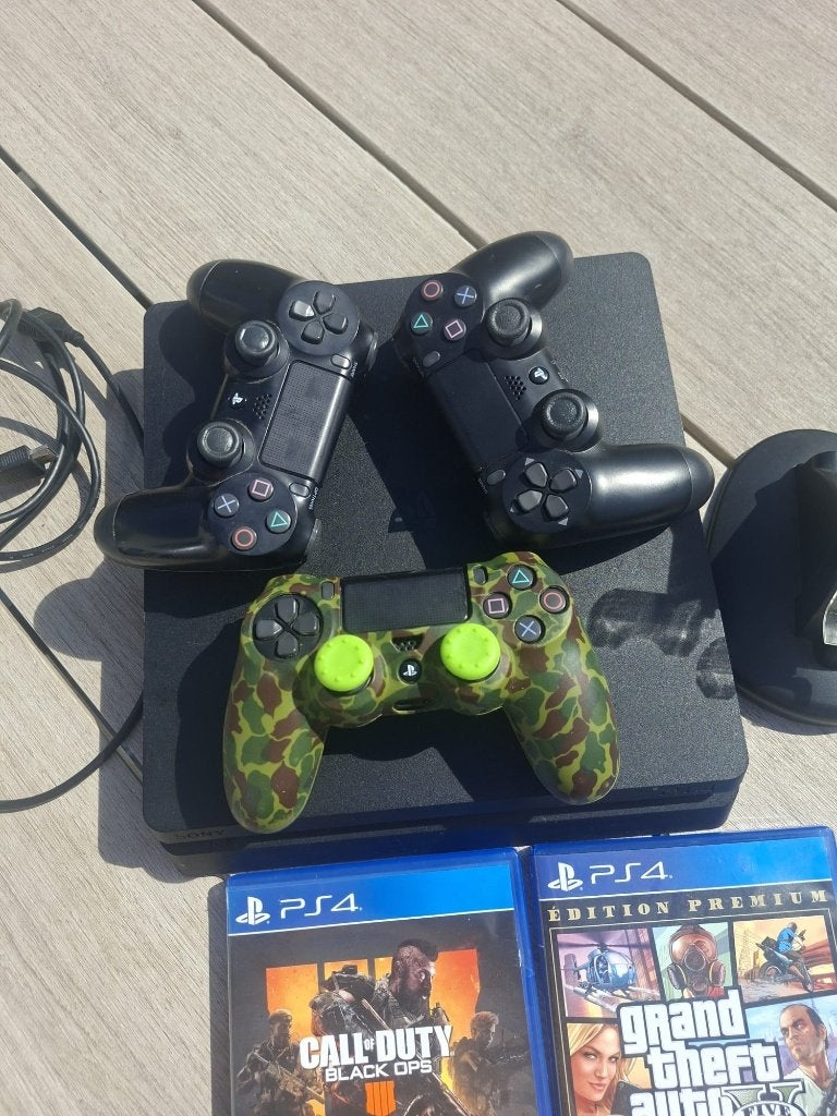 PS4 met 3 controllers racestuur 2 spellen, Ophalen, 1 TB, Met 3 controllers of meer, Slim