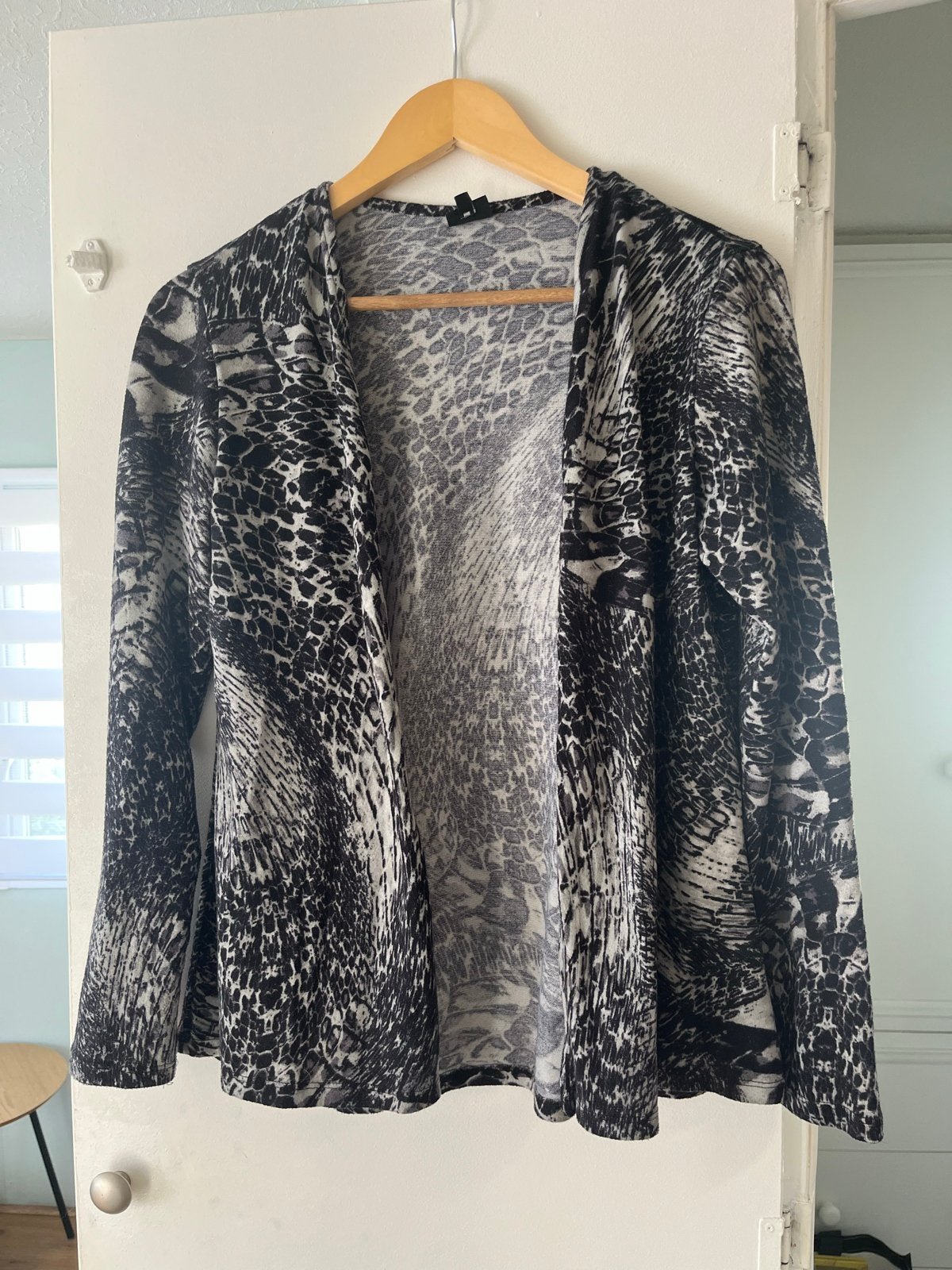 Zwart-wit vest met dierenprint, Ophalen of Verzenden, Zo goed als nieuw, Maat 36 (S), Zwart