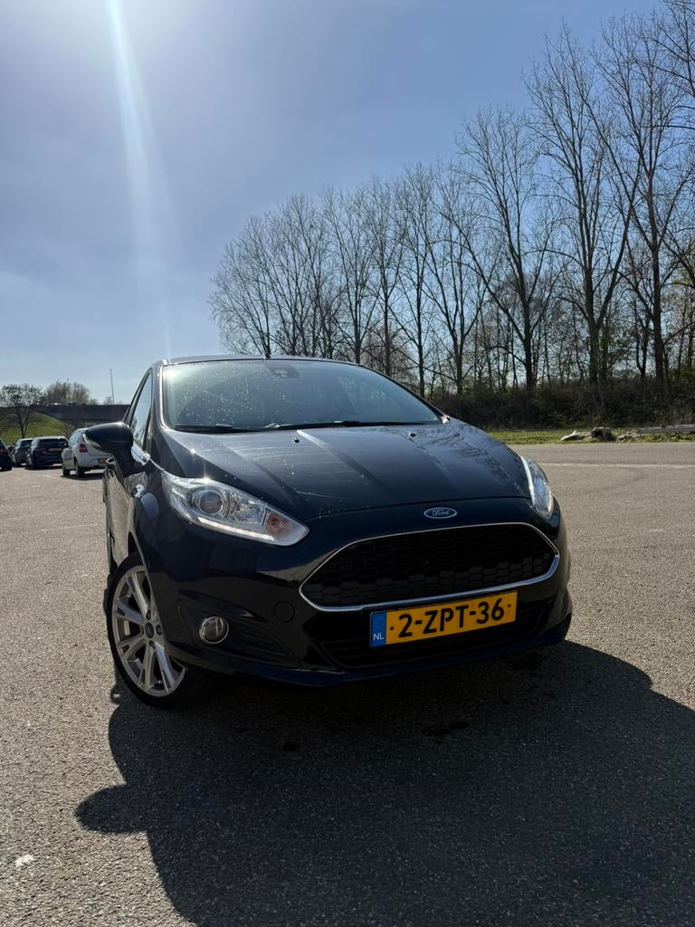 Ford Fiësta 1.0 92KW/125PK 5D 2015 Zwart ST LINE, Auto's, Voorwielaandrijving, 125 pk, 40 €/maand, Origineel Nederlands