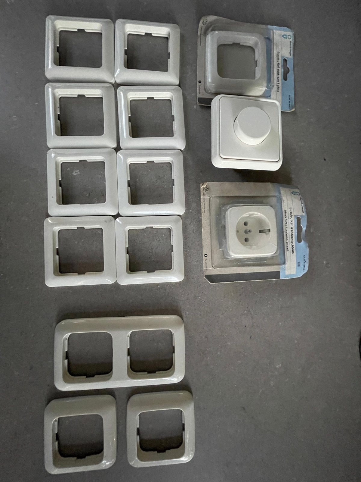 Busch-Jaeger afdekramen, dimmer en stopcontact, Ophalen of Verzenden, Nieuw, Busch-Jaeger, Afdekraam