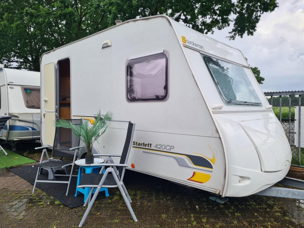 STERCKEMAN STRARLETT 420 CE / 2006 / VOORTENT / ZEER NETJES, Caravans en Kamperen, Sterckeman, Bedrijf, Koelkast, 4 tot 5 meter