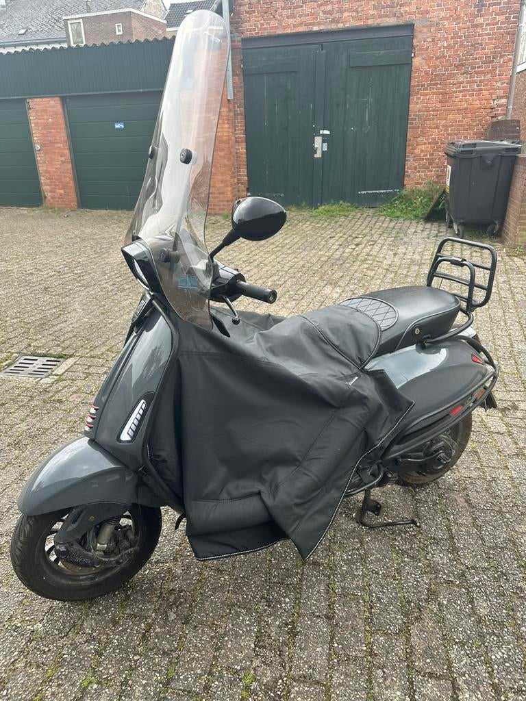 Vespa Sprint 2015 Full Option – Nardo Grey – Geel kenteken, Ophalen, Gebruikt, Overige modellen, Maximaal 45 km/u
