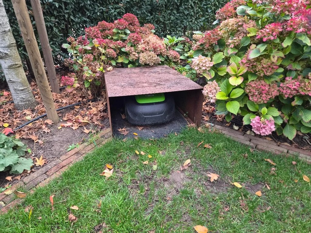 robotmaaier garage, Tuin en Terras, Ophalen, Zo goed als nieuw, Meer dan 25 cm