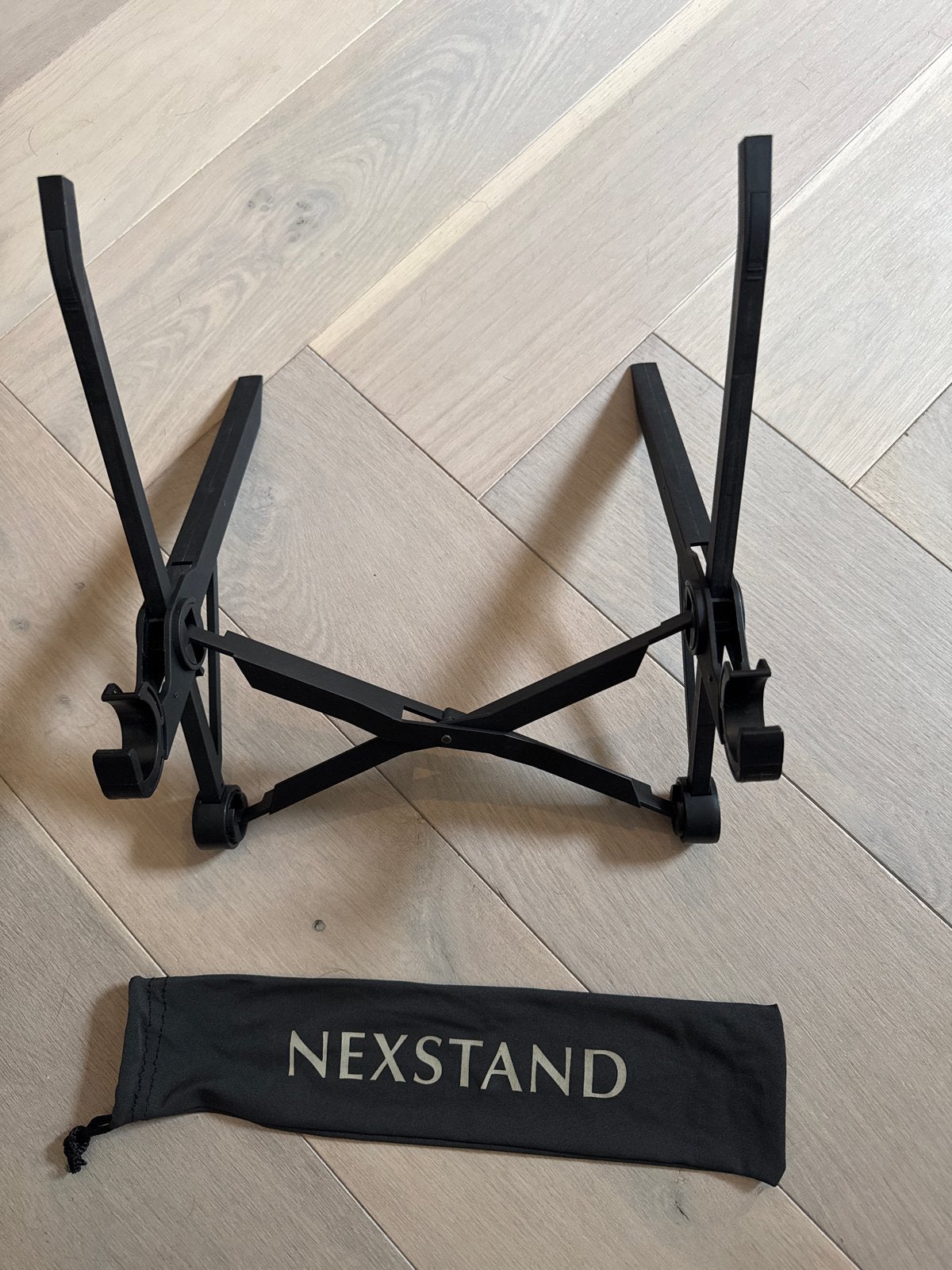 Nexstand Laptopstandaard - Draagbaar en Verstelbaar, Computers en Software, Laptopstandaarden, Ophalen of Verzenden, Zo goed als nieuw