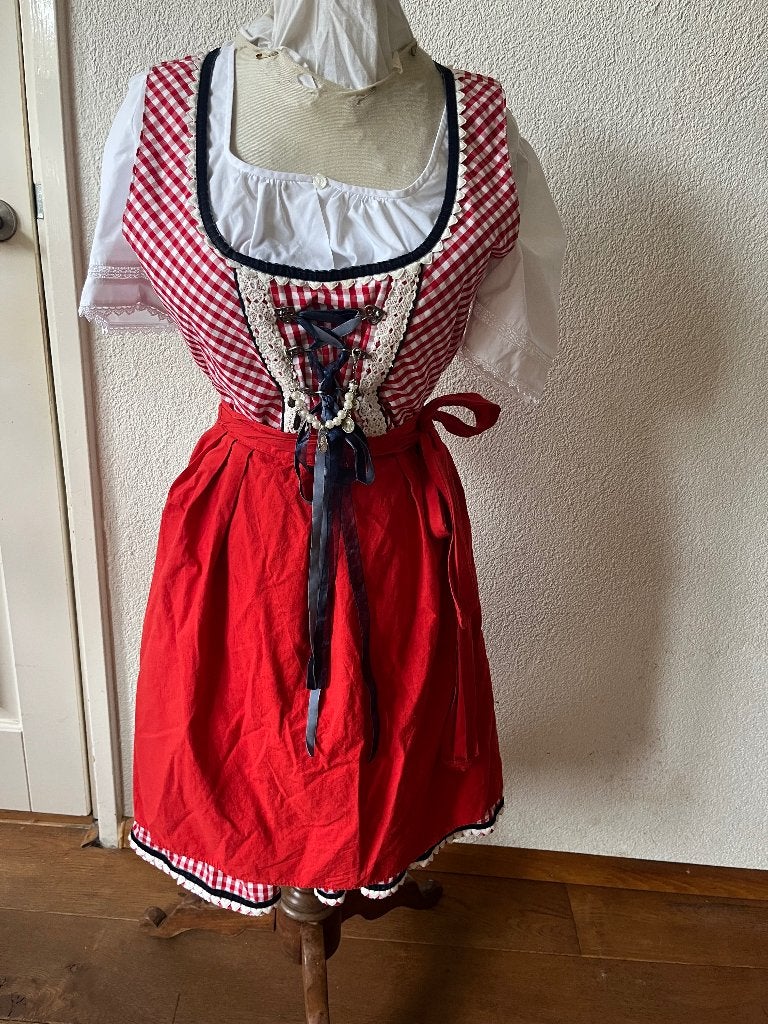 leuke vlotte Dirndl met schort maat M nr 48, Maat 38/40 (M), Ophalen of Verzenden, Overige thema's, Kleding