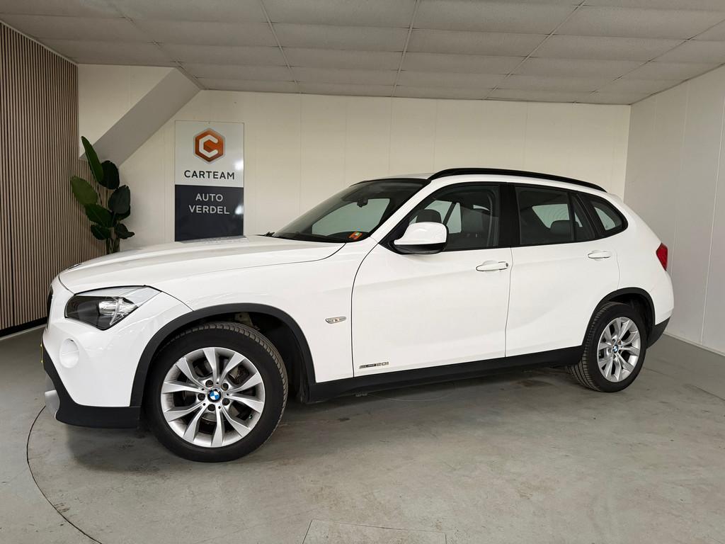 BMW X1 SDrive20i Business Airco, Navigatie, LMV,Panodak, X1, Euro 5, 4 cilinders, Wit