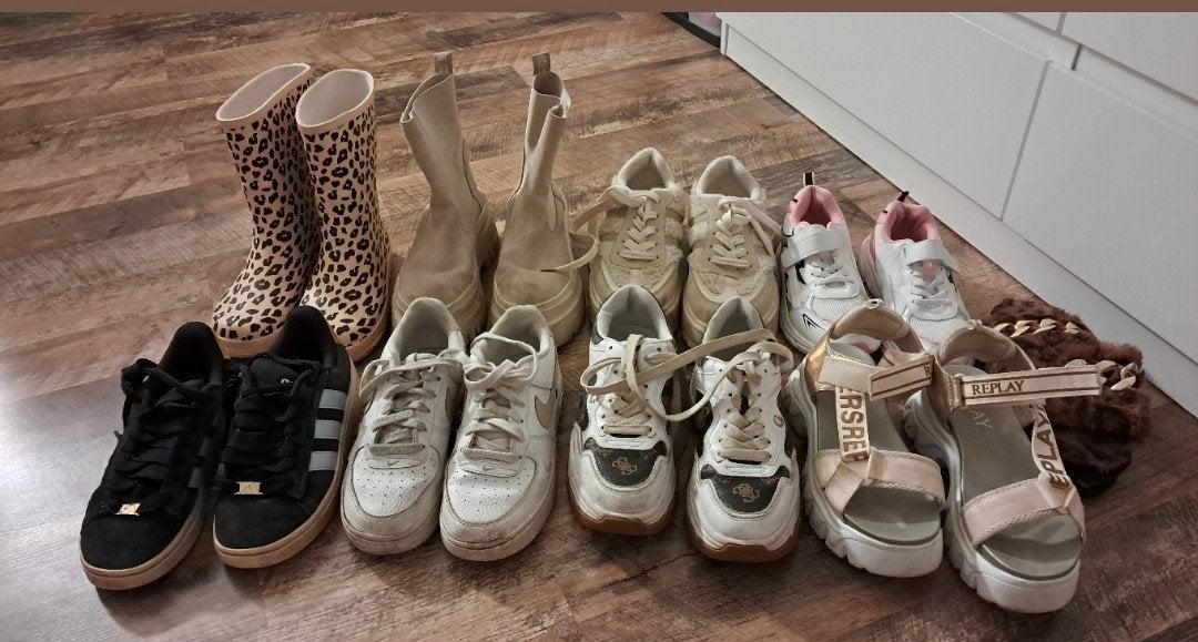 Diverse schoenen: laarzen, sneakers, sandalen (maten 36-38), Ophalen of Verzenden, Gedragen, Zwart, Lage of Enkellaarzen