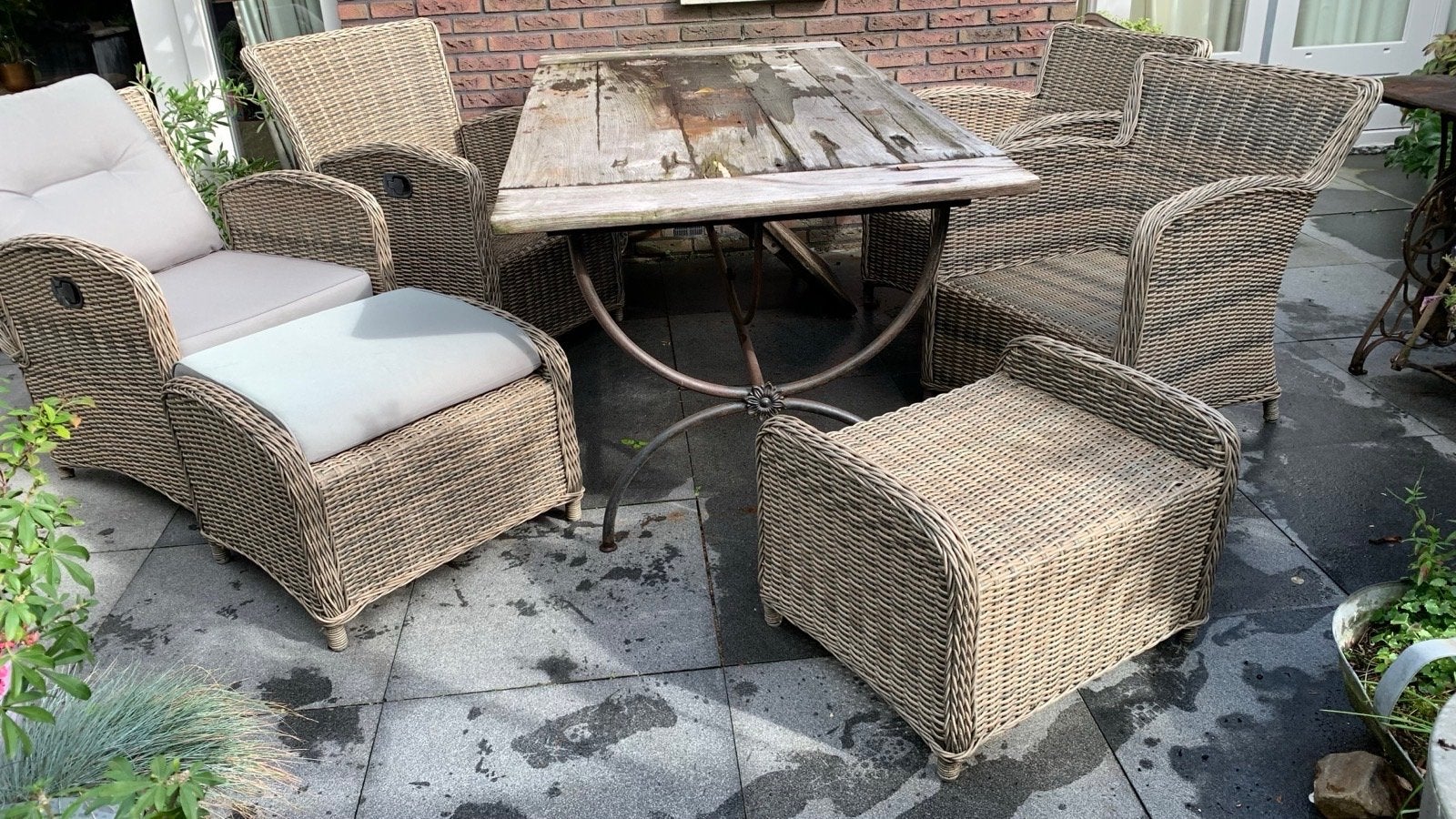 Complete tuinset: Teak tafel, rotan stoelen en voetenbankjes, Ophalen, Gebruikt, Eettafel, 6 zitplaatsen