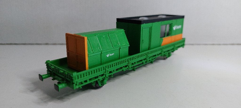 Bam Rongen Wagon met Bouwkeet en Afsluitbare Container (04), Wisselstroom, Wagon, Ophalen of Verzenden, Roco