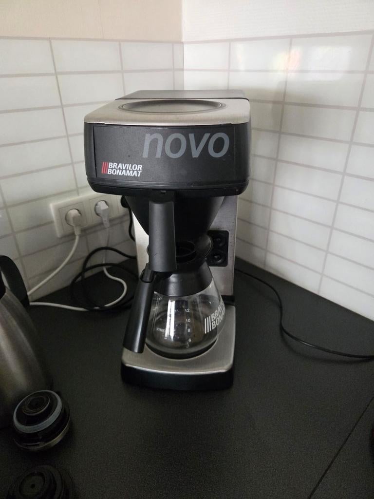 3x Bravilor Bonamat Novo Koffiezetapparaat, Gebruikt, 10 kopjes of meer, Koffiemachine, Gemalen koffie