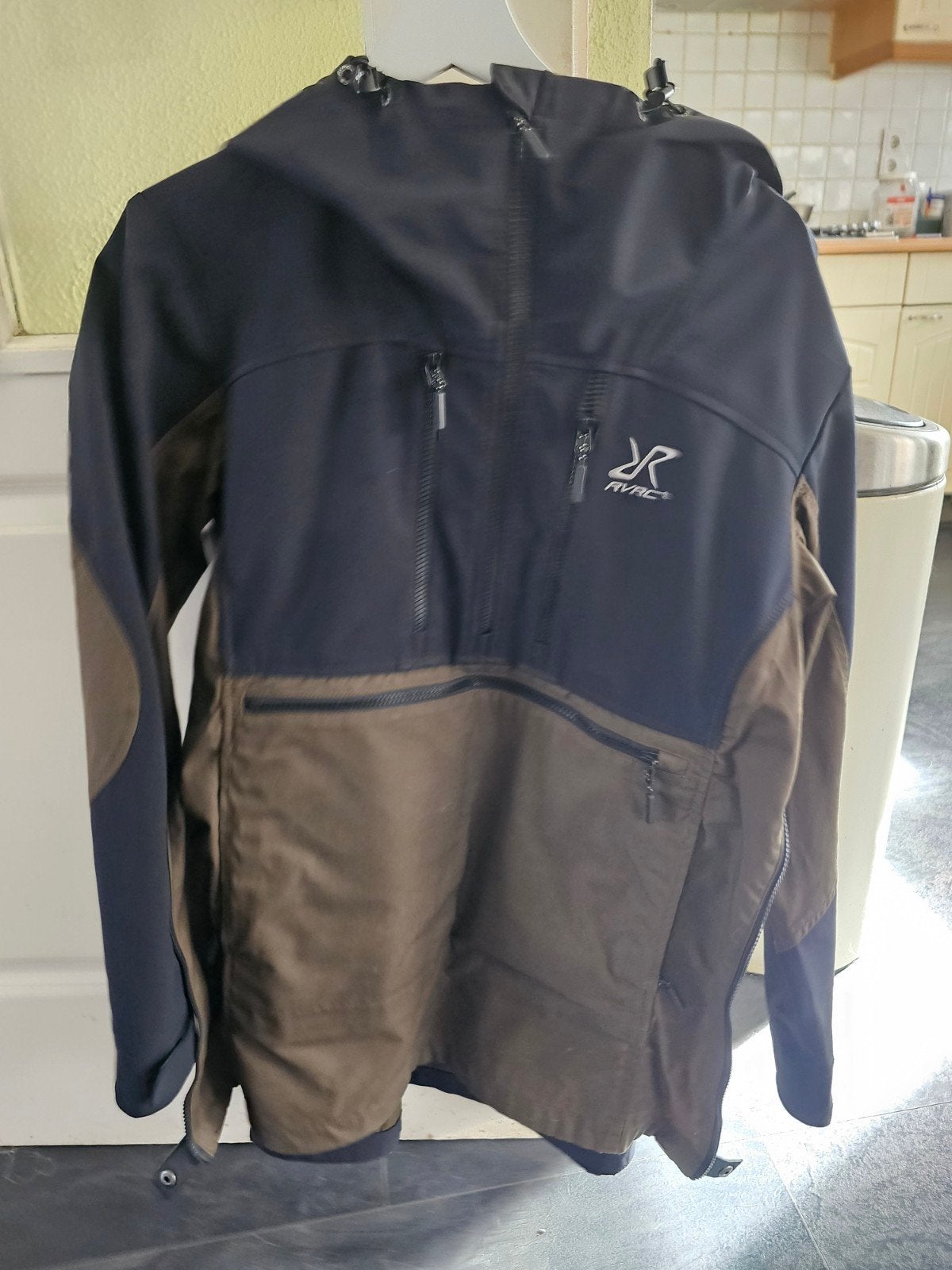 RevolutionRace Outdoor Anorak Dames Mud Maat L, Kleding | Dames, Bruin, Maat 42/44 (L), RevolutionRace, Ophalen of Verzenden
