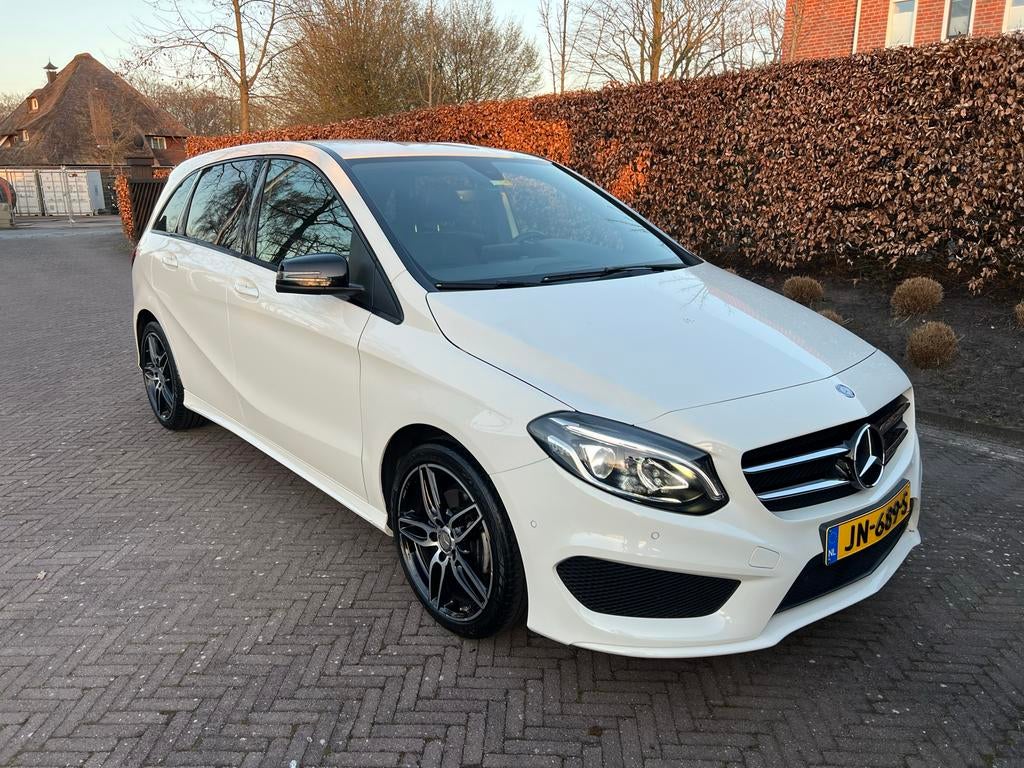 Mercedes-Benz B180 AMG/leer/LED/Stoelverwarming, Auto's, Mercedes-Benz, Voorwielaandrijving, Euro 5, 4 cilinders, 1200 kg