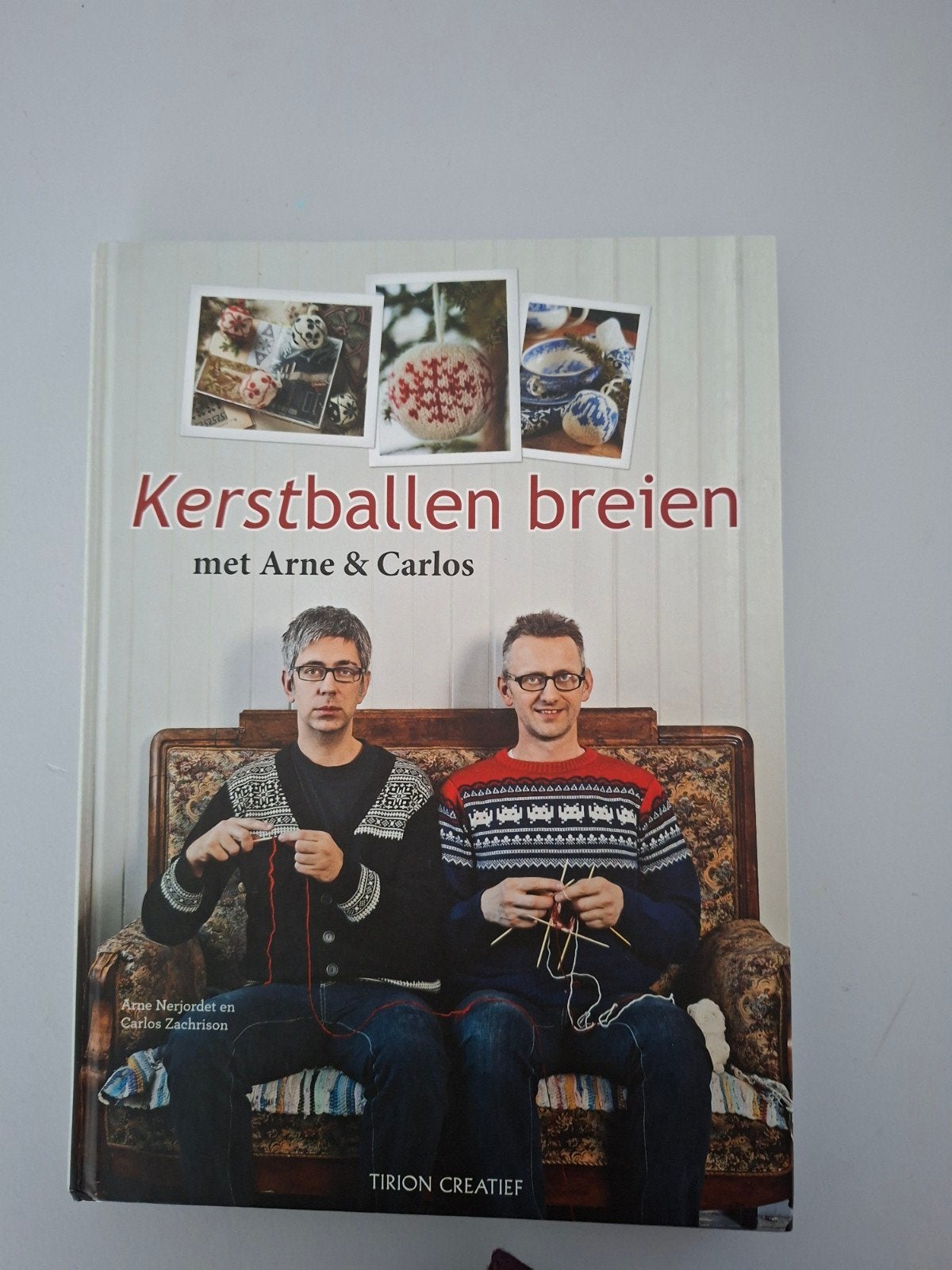 kerstballen breien met Arne en Carlos., Ophalen of Verzenden, Gebruikt, Breien, Patroon of Boek