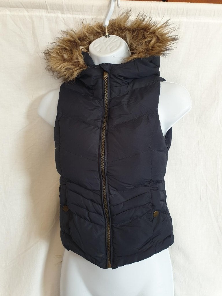 Stoere bodywarmer bontkraag capuchon mt 128 merk YD, Meisje, ., Ophalen of Verzenden, Zo goed als nieuw