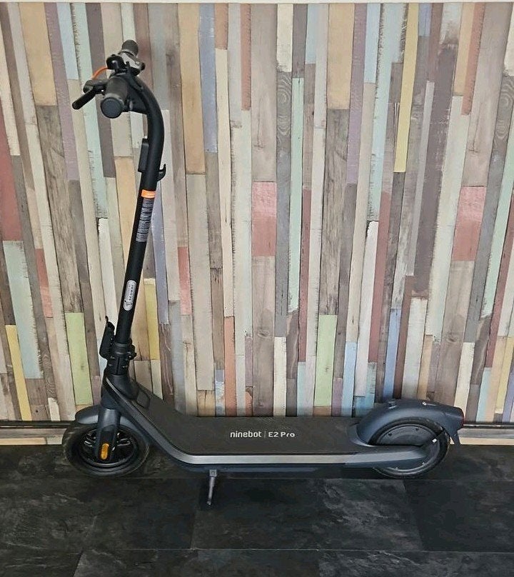 NET 1 JAAR OUD!! electrische step Ninebot E2Pro, Fietsen en Brommers, Ophalen, Zo goed als nieuw, Elektrische step (E-scooter)