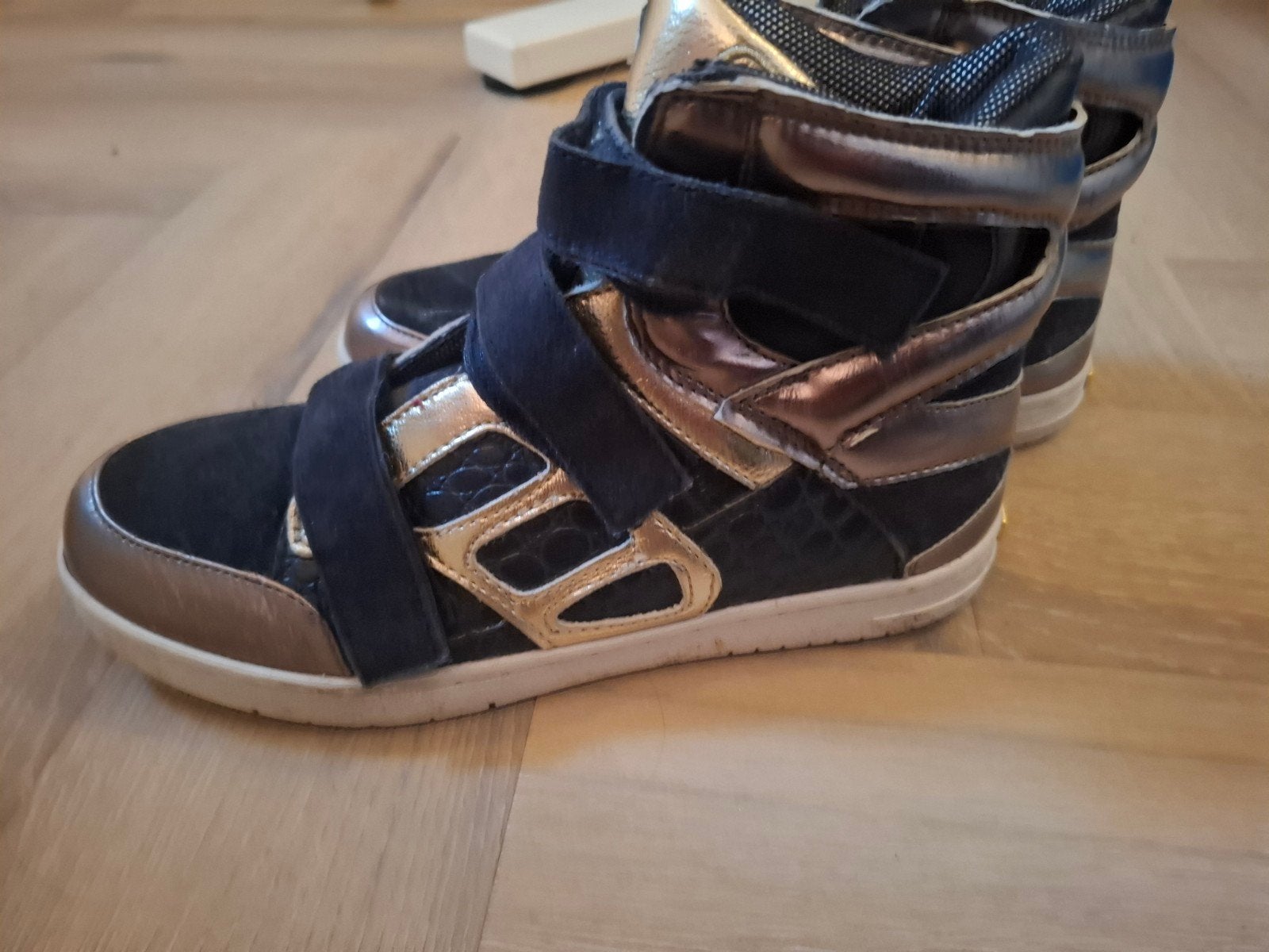 Supertrash sneakers, blauw suede en metallic leer, Kleding | Dames, Supertrash, Zwart, Ophalen of Verzenden, Sneakers of Gympen