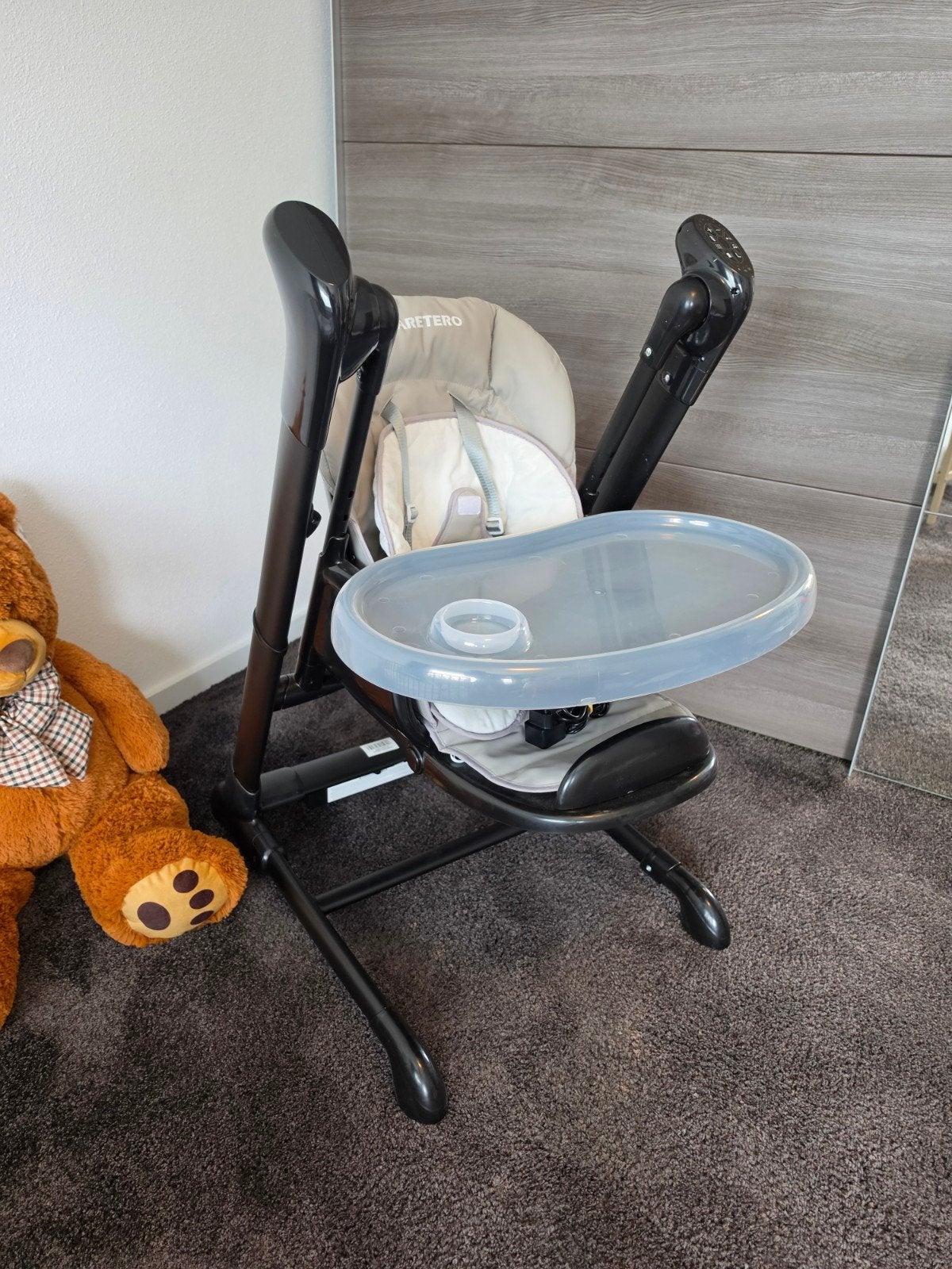Caretero Indigo Schommelstoel / Kinderstoel Zwart Grijs, Ophalen, Zo goed als nieuw, Meegroeistoel, Gordel(s)