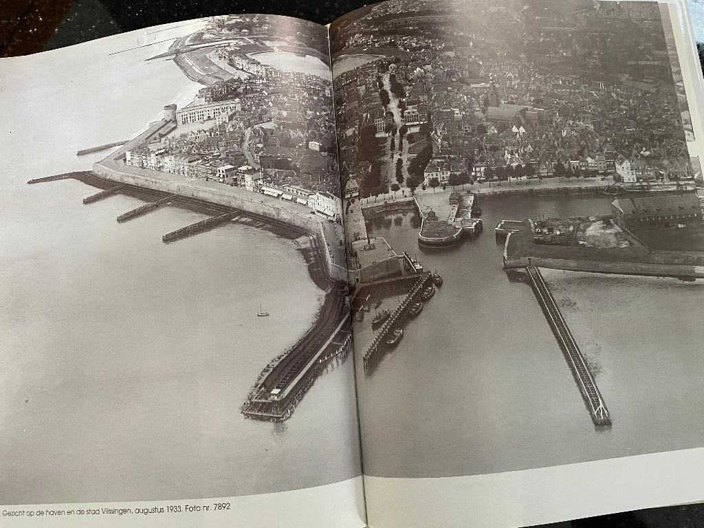 KLM Vogelvluchtopnamen van Nederland 1921-1939, Ophalen of Verzenden, Zo goed als nieuw, Fotografie algemeen