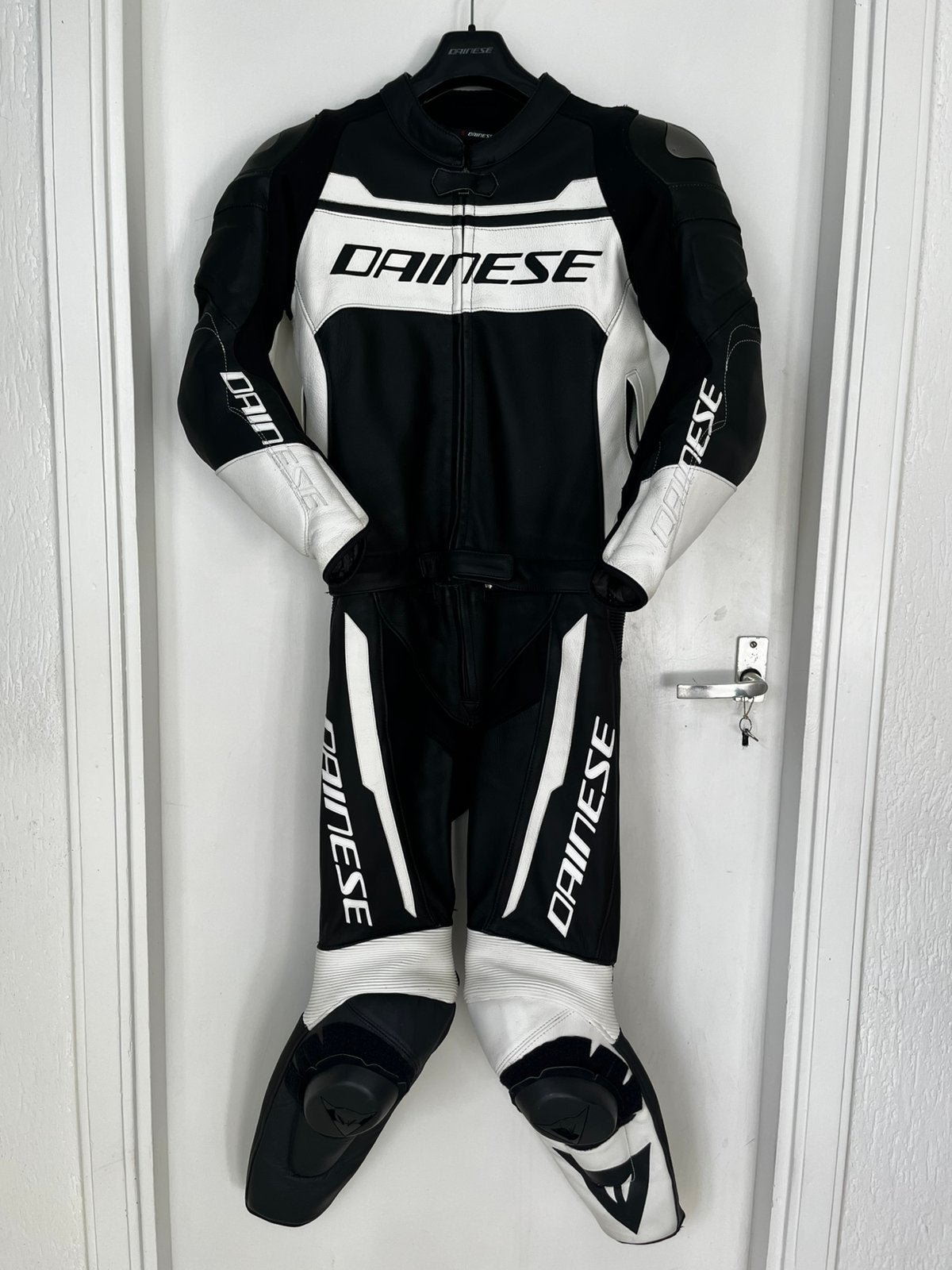 Dainese Motorpak Heren - 2-delig - Leer - Maat 46 -Zwart/Wit, Motoren, Ophalen of Verzenden, Tweedehands, Heren, Combipak