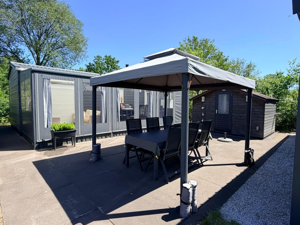 Te koop (zonder staandplaats) mooie chalet met toebehoren, Caravans en Kamperen, Tot en met 6