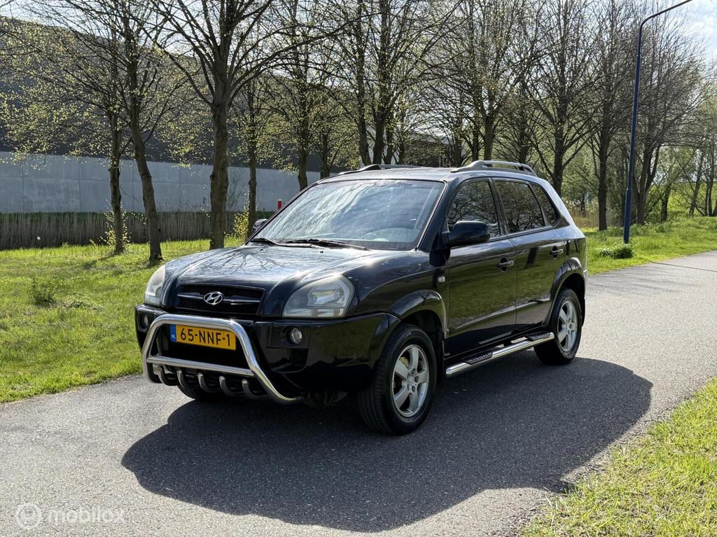 Hyundai Tucson 2.0i Active*LEDER*STOELVERWARMING*TREKHAAK, Auto's, Hyundai, Gebruikt, 4 cilinders, Stoelverwarming, Zwart