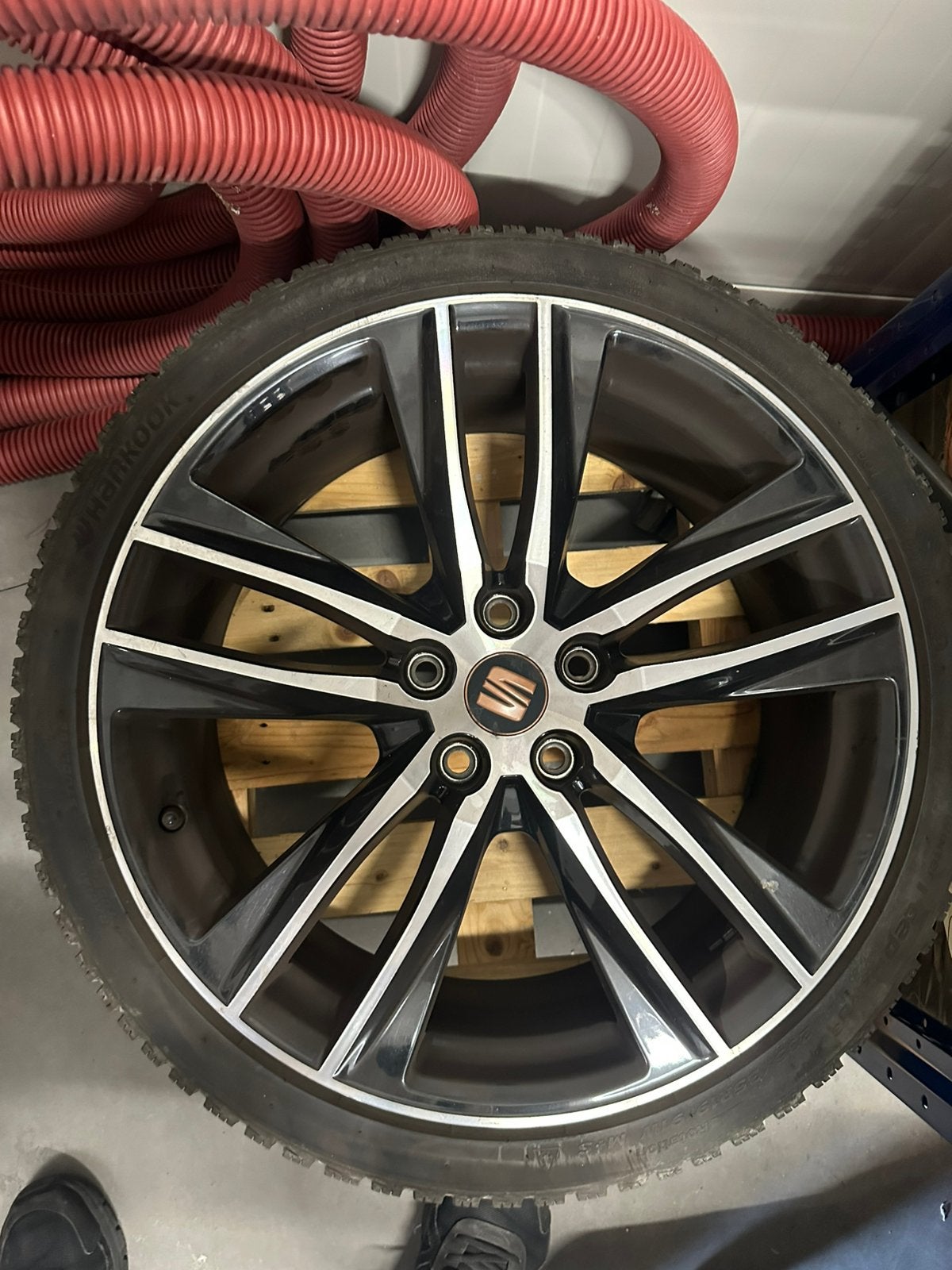 Seat leon cupra 19 inch originele velgen met winterbanden, Ophalen, Seat