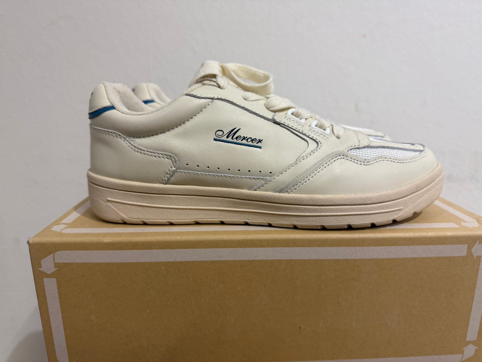 Te koop nieuwe Mercer The Player Off White maat 41, Postlaan 3, Mercer, Nieuw, Ophalen of Verzenden